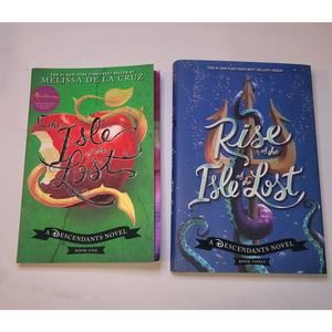 Disney Descendants Young Adult Novels by De La Cruz -Lot of 2 books no.1 & 3